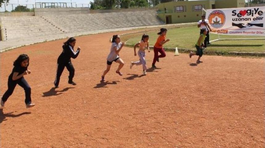 &Ccedil;ocuklar, "sevgi"ye Koştu