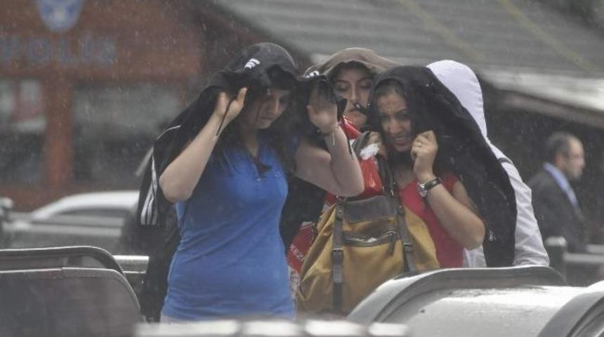 Kayseri&rsquo;de Yağmur Etkili Oldu