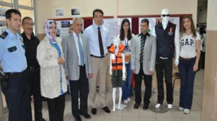 Kozan Anadolu &Ouml;ğretmen Lisesi'nde Bilim Fuarı