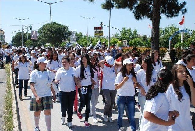 Didim’de Gençlik Haftası Yürüyüşü