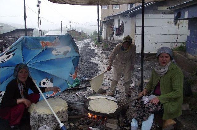 Kermes Hazırlığı Yağmura Tutuldu