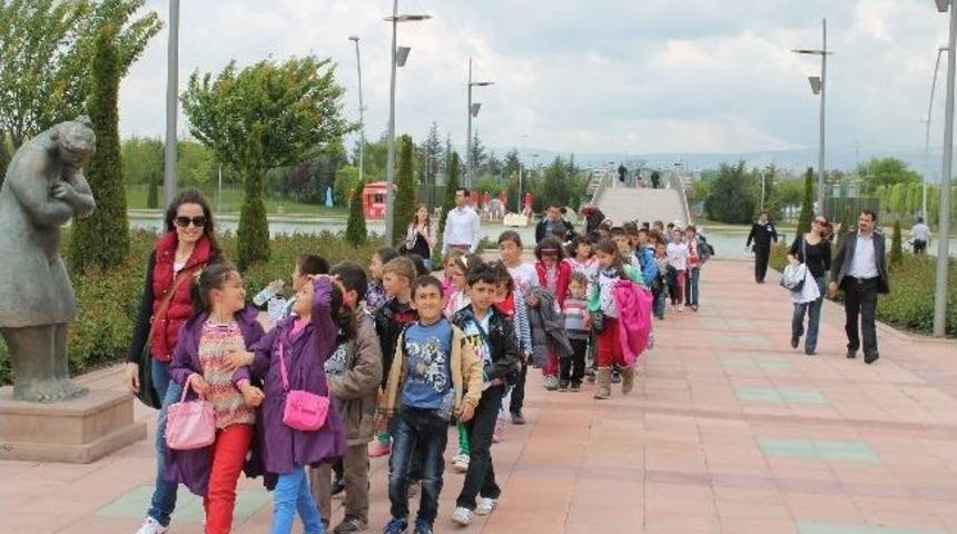 İlkokul &Ouml;ğrencileri 2013 T&uuml;rk D&uuml;nyası K&uuml;lt&uuml;r Başkentini Geziyor