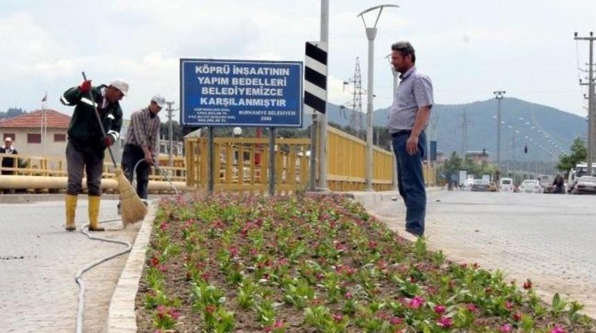 Başkan Akova, Rengarenk Bir Burhaniye İ&ccedil;in &Ccedil;alışıyor
