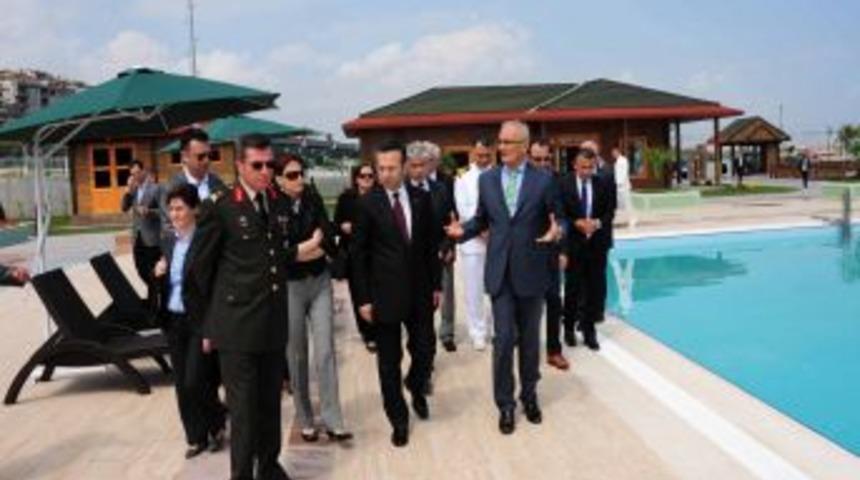 Protokol &Uuml;yeleri T&uuml;rkiye'nin En Modern Kampını Gezdi