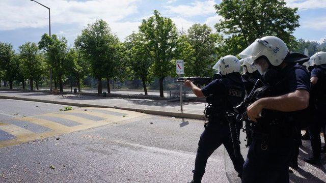 Gaz Bombası Isabet Eden Eylemci Yere Böyle Yığıldı