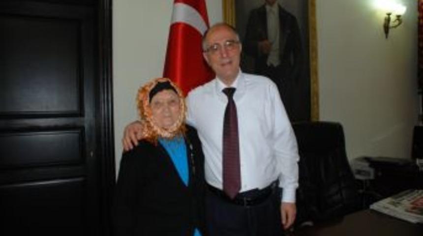 106 Yaşındaki Emine Nine'den Vefa Ziyareti