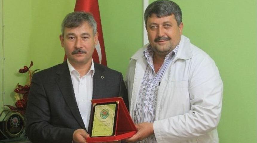 Ziraat Odası Eski Başkanlarına Plaket Verildi