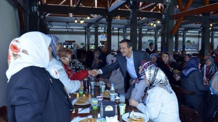 Başkan Ata&ccedil; Şehit Anneleriyle Buluştu