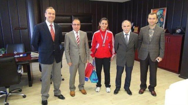 Karate Takımından Rektör Akan’a Ziyaret