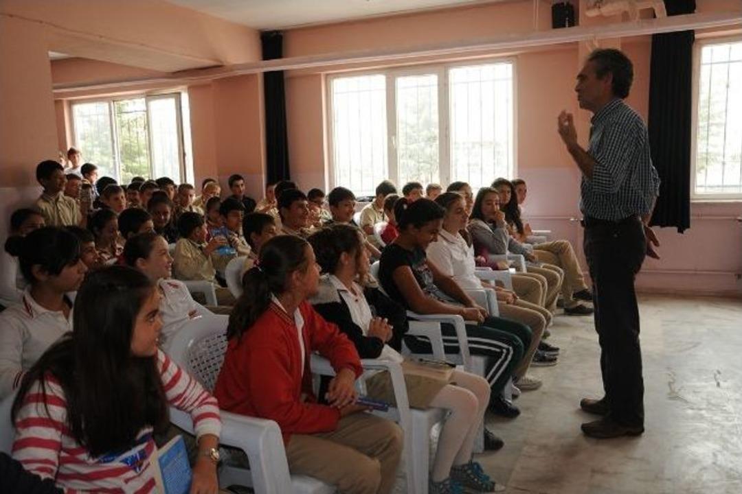 İlkokul &Ouml;ğrencileri Yazarlarla Buluştu