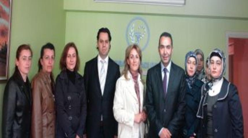 AK Partili Kadınlardan Engelliler Ve Eczacılara Ziyaret