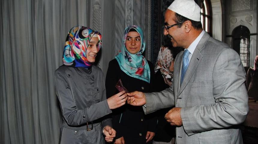 Kur'an-ı Kerim'i En G&uuml;zel Şekilde Okumak I&ccedil;in Yarıştılar