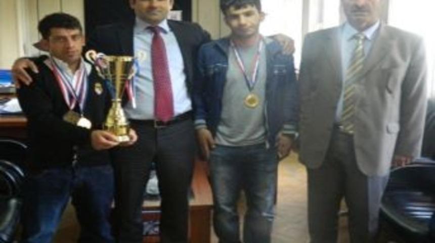 Bing&ouml;ll&uuml; &Ouml;zel Sporculardan 2 Birincilik