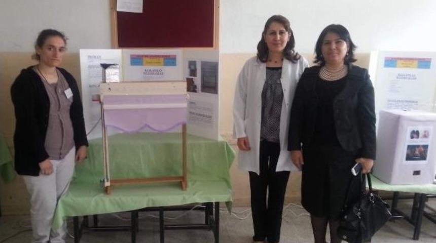 Yozgat&rsquo;ta Lise &Ouml;ğrencisi Kendiliğinden A&ccedil;ılıp Kapanan Perde Yaptı