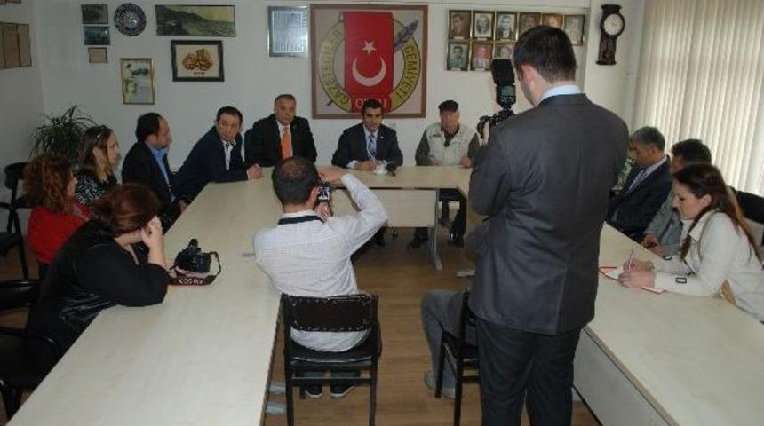 Vali D&uuml;zg&uuml;n, Gazeteciler İle Vedalaştı