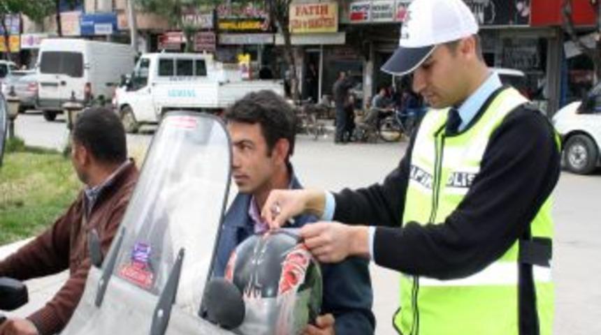 Polisten &lsquo;kask Hayat Kurtarır&rsquo; Uyarısı