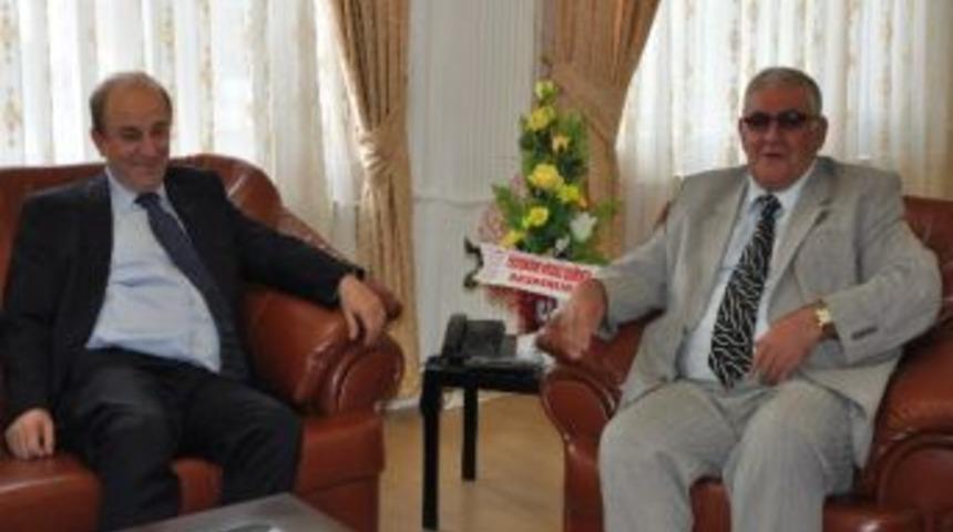 Vali &Ouml;zt&uuml;rk&rsquo;ten Etb&rsquo;ye Veda Ziyareti