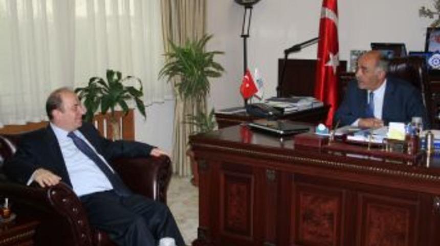 Vali &Ouml;zt&uuml;rk, ETSO'ya Veda Ziyaretinde Bulundu