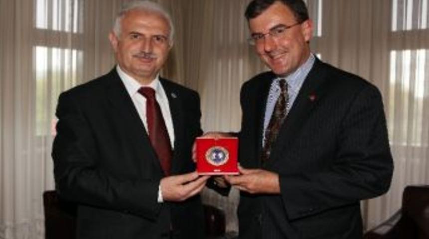 Avustralya&rsquo;nın T&uuml;rkiye B&uuml;y&uuml;kel&ccedil;isi Ian Bıggs Atat&uuml;rk &Uuml;niversitesi Rekt&ouml;r&uuml; Prof. Dr. Hikmet Ko&ccedil;ak&rsquo;ı Ziyaret Etti