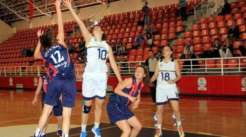 Gen&ccedil; Kızlar T&uuml;rkiye Şampiyonası Devam Ediyor