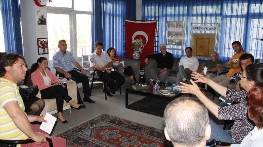 Sel&ccedil;uk&rsquo;ta "her Evde Bir Bayrak, Her Elde Bir Bayrak" Kampanyası