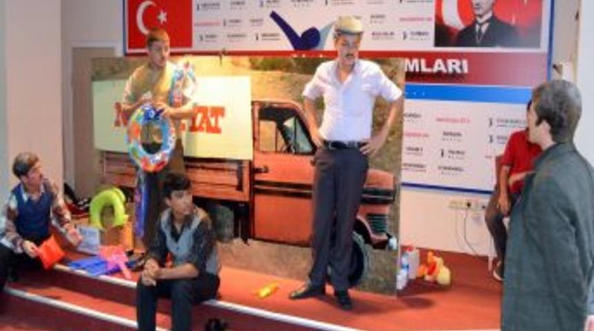 Kılı&ccedil;aslan Tiyatro Topluluğu Sezonu &lsquo;Kamyon&rsquo;la A&ccedil;tı