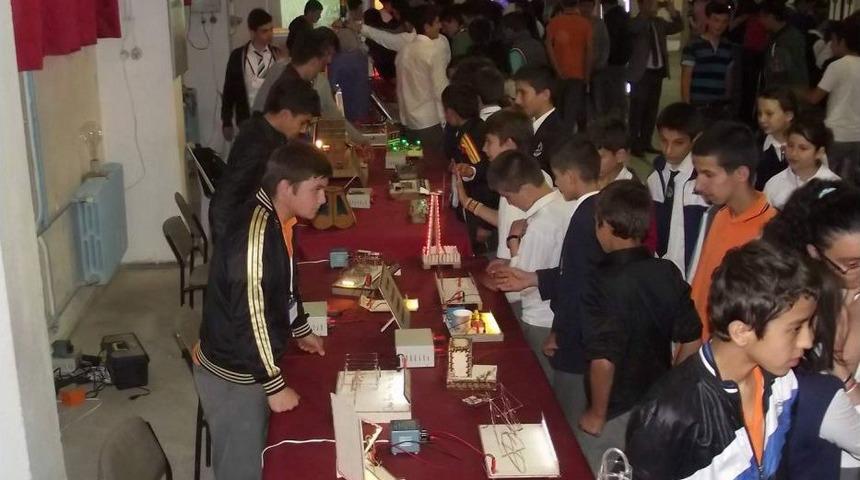 &Ouml;ğrenciler Projelerini Sergiledi