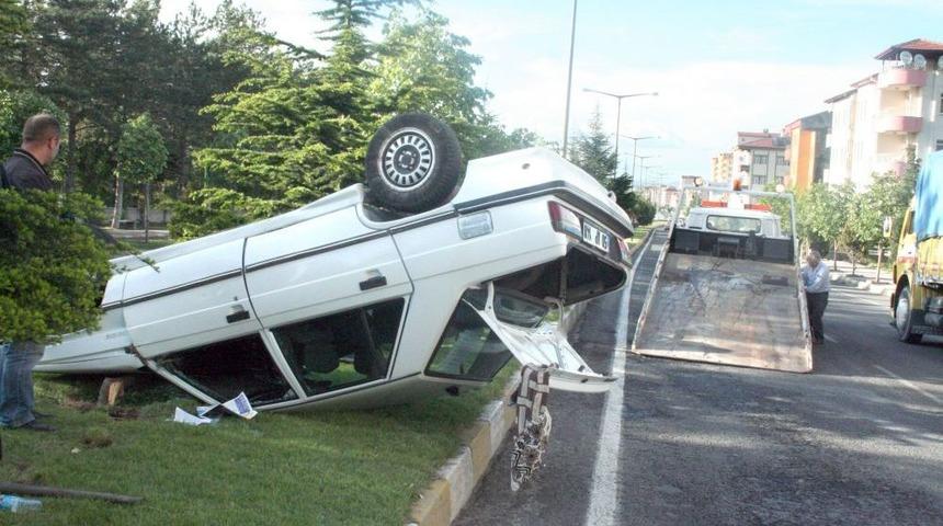 Otomobil Ref&uuml;je Devrildi: 1 Yaralı