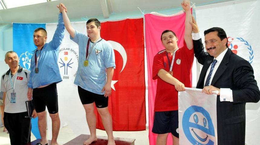 Down Sendromlu Y&uuml;z&uuml;c&uuml;ler Kıyasıya Yarıştı