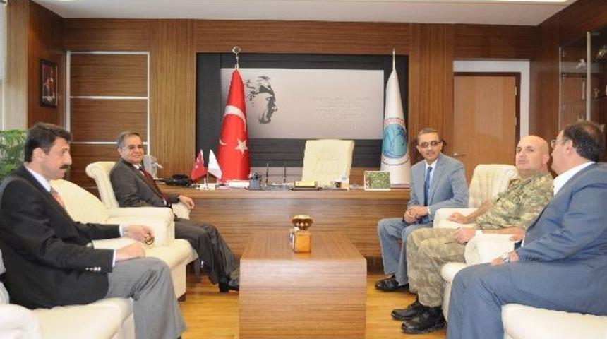 Y&ouml;neticiler, &Uuml;niversitede Yemekli Toplantıda Buluştu