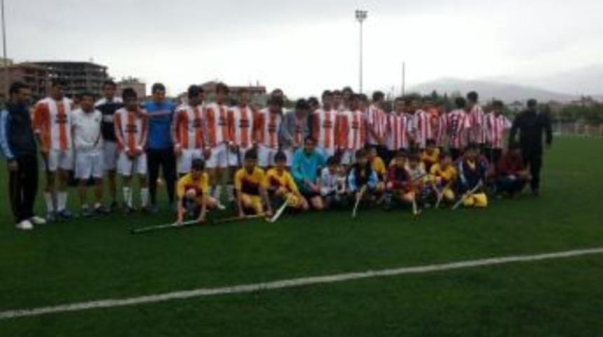 Okullar Arası Hokey Turnuvası Başladı