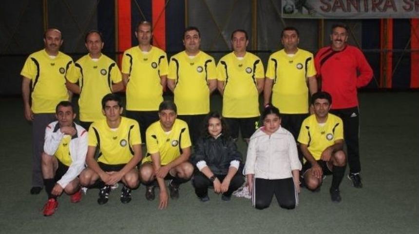 Kurumlar Arası Futbol Turnuvasında Emniyet M&uuml;d&uuml;rl&uuml;ğ&uuml; Birinci Oldu