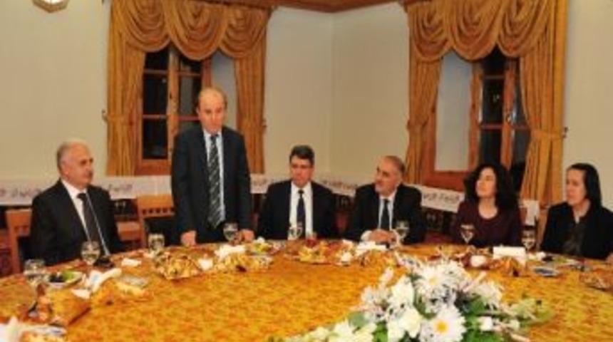 Vali Sebahattin &Ouml;zt&uuml;rk&rsquo;e Veda Yemeği