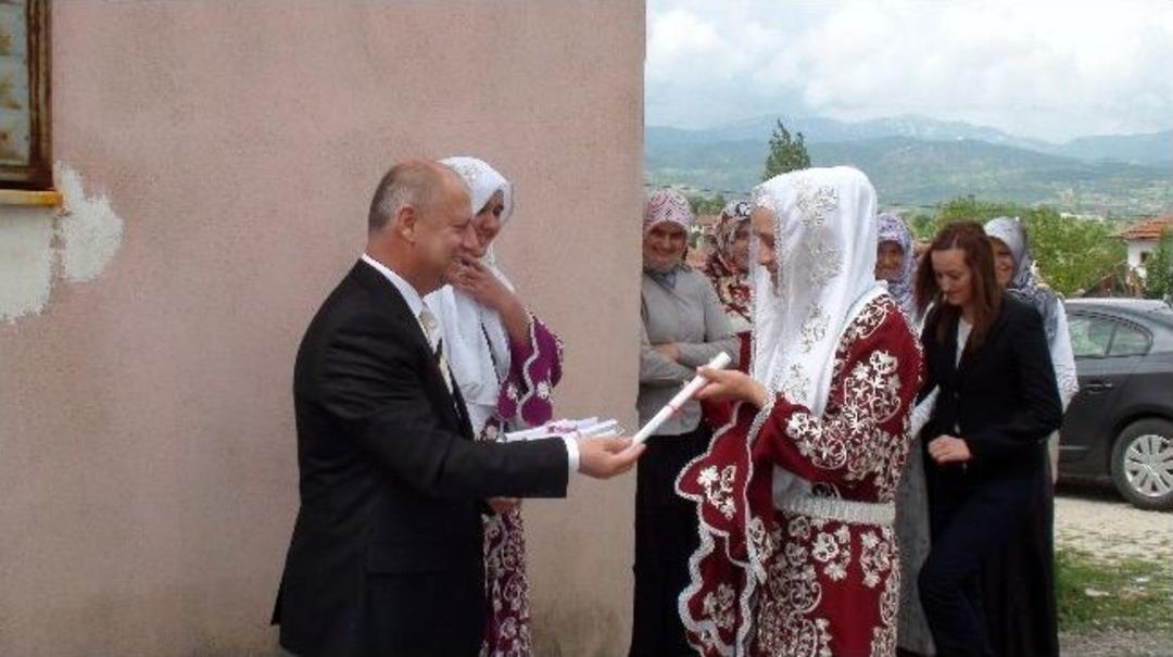 Gediz&rsquo;de 218 Kursiyere Başarı Belgeleri Dağıtıldı