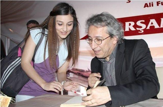 Can Dündar, Kitap Fuarına Katıldı