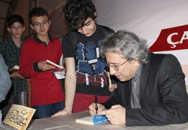 Can Dündar, Kitap Fuarına Katıldı