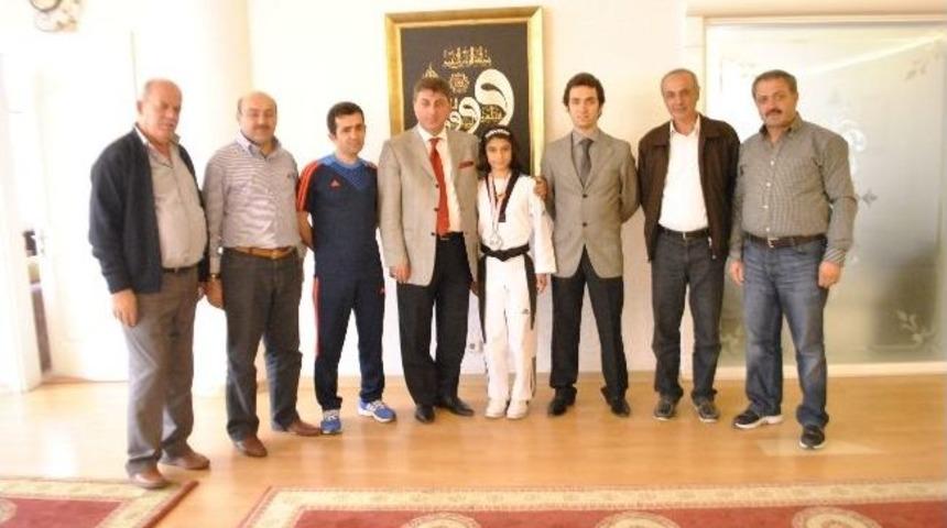 G&uuml;rsu Belediyespor Tekvandocuları &Ouml;d&uuml;le Doymuyor