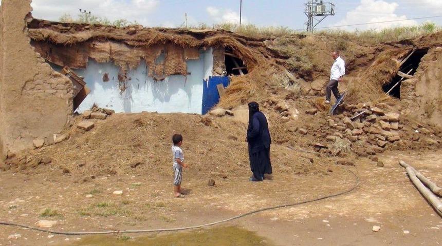 Yağışlardan Kerpi&ccedil; Evleri Yıkılan Aileler Ortada Kaldı