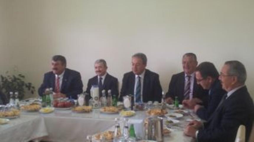 Sgk&rsquo;dan &Uuml;nver&rsquo;e Teşekk&uuml;r Plaketi