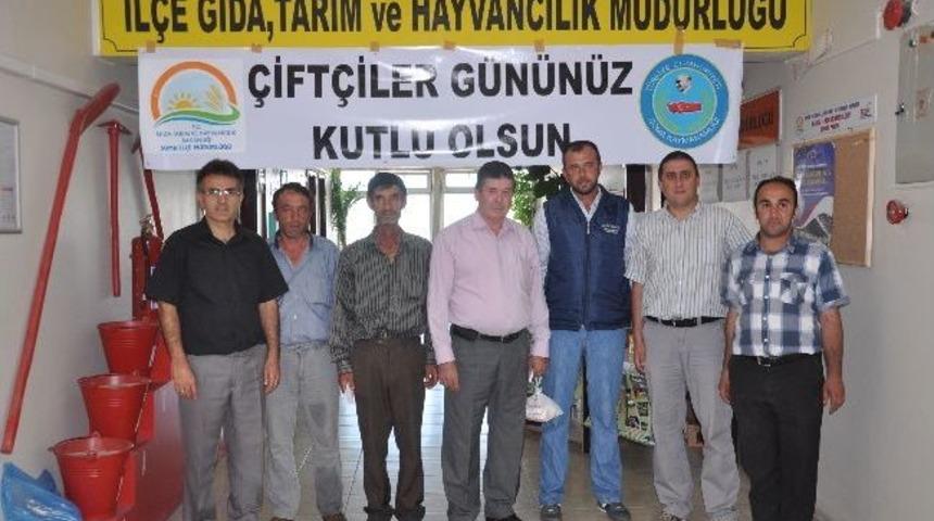 Soma Gıda Tarım Ve Hayvancılık İl&ccedil;e M&uuml;d&uuml;rl&uuml;ğ&uuml;'nden &Ccedil;ift&ccedil;ilere Kutlama