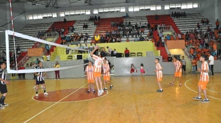 Kozan'da İlk&ouml;ğretim Okullar Arası Voleybol Turnuvası