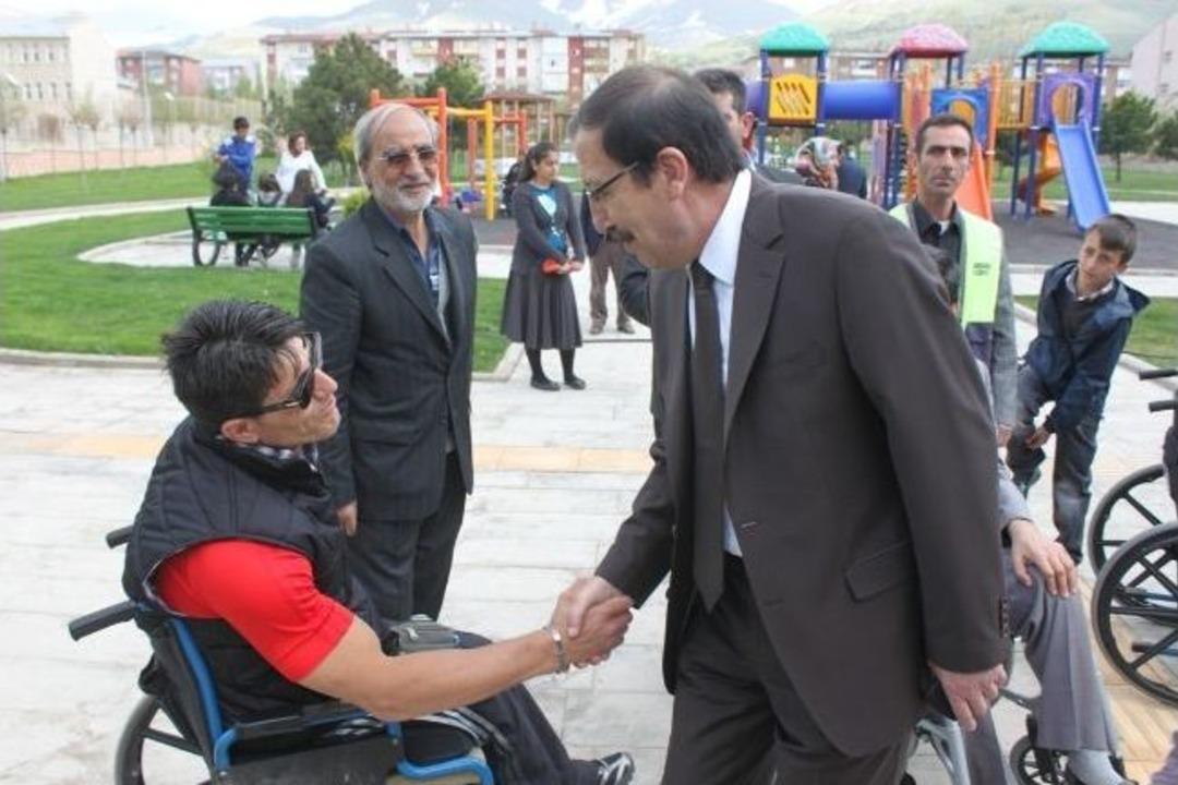 Paland&ouml;ken Belediyesi Kapılarını A&ccedil;tı Onlar Da Y&uuml;reklerini