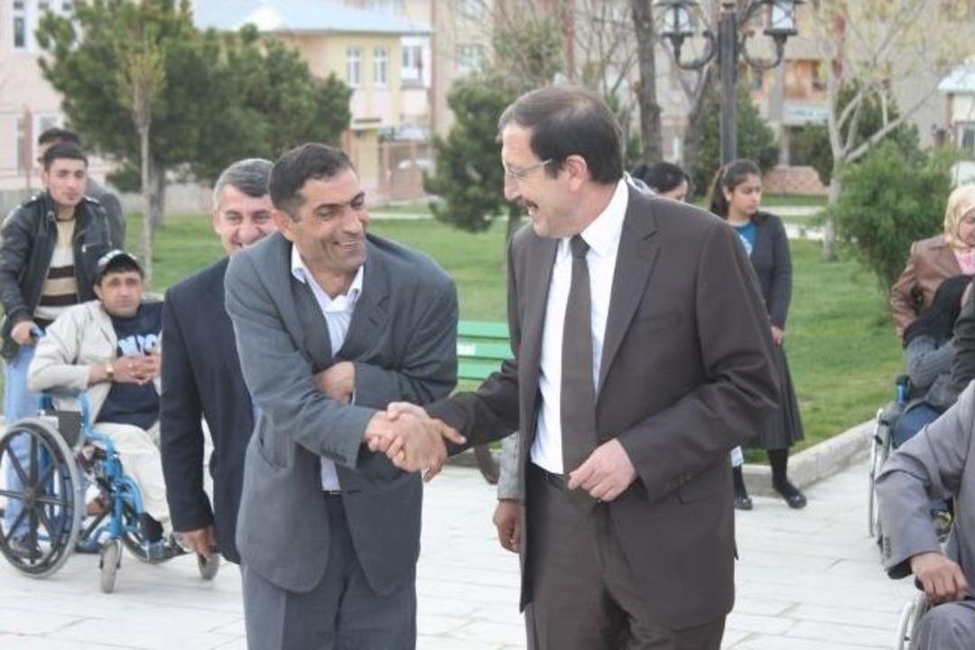 Paland&ouml;ken Belediyesi Kapılarını A&ccedil;tı Onlar Da Y&uuml;reklerini