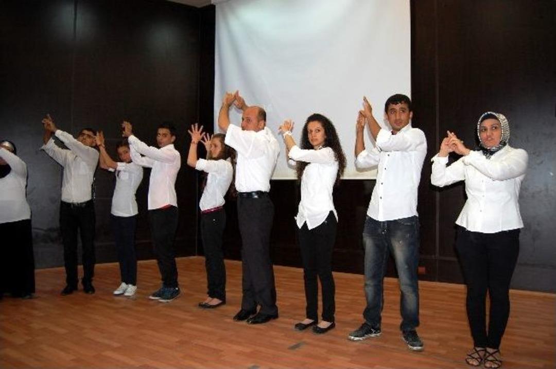 Engelliler Haftasında İşaret Diliyle Konuştular