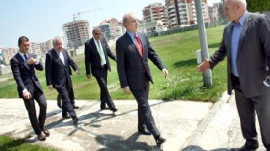 &Uuml;nal Aysal: Irk&ccedil;ılık T&uuml;rkiye'ye Yapıştırılmak Istenen Bir Lekedir