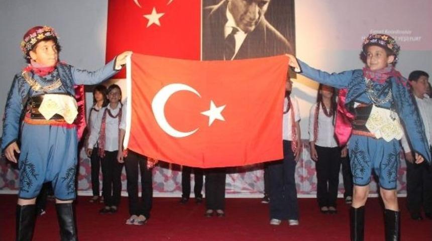 İncirliova&rsquo;da &Ouml;ğrencilerden Şiir Dinletisi