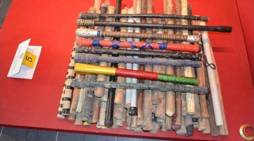 80 Adet Sopa, Kılıç Ve Kama Ele Geçirildi