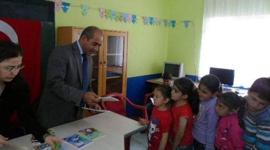 Aydın Halk K&uuml;t&uuml;phanesi&rsquo;nde Okur-yazar Buluşması