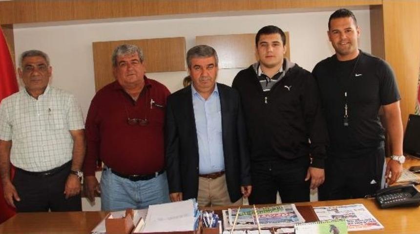 Başkan Tursun Şampiyonu Altın İle &Ouml;d&uuml;llendirdi