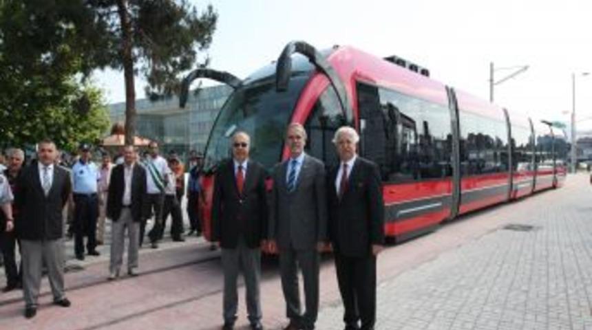 İpekb&ouml;ceği G&ouml;r&uuml;c&uuml;ye &Ccedil;ıktı